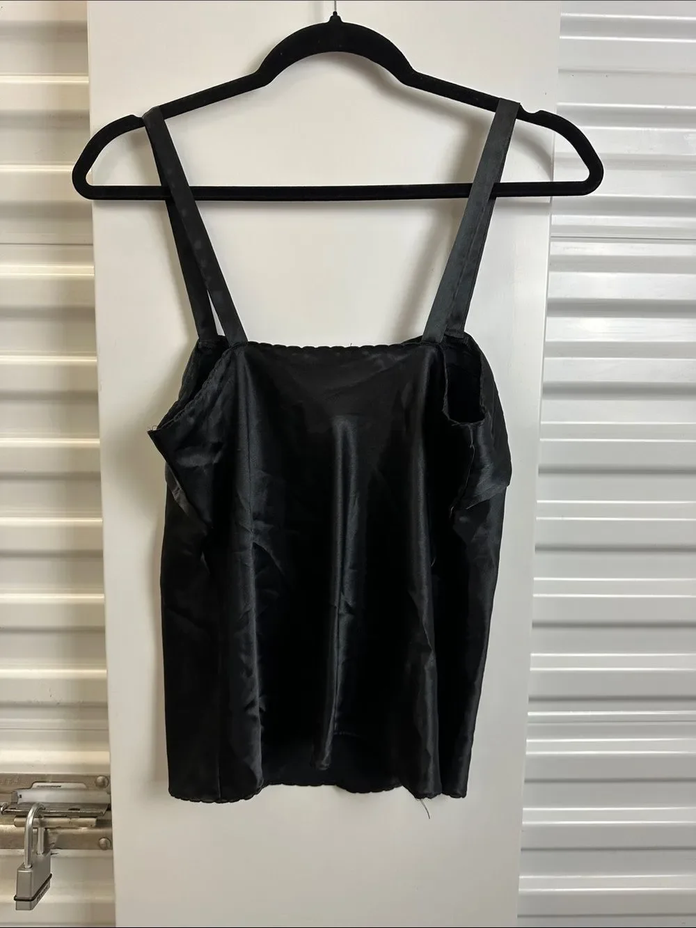 Escapades sleek black